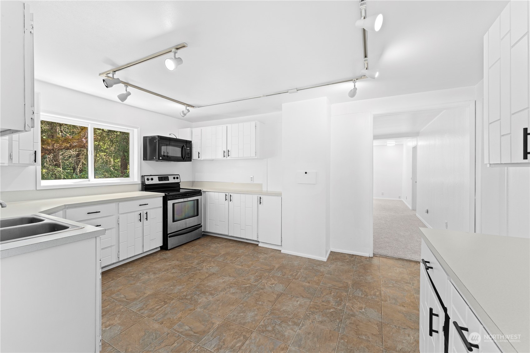 4189 Campbell Road Clinton, WA 98236 - Photo 11 of 39 Gallery Image 11