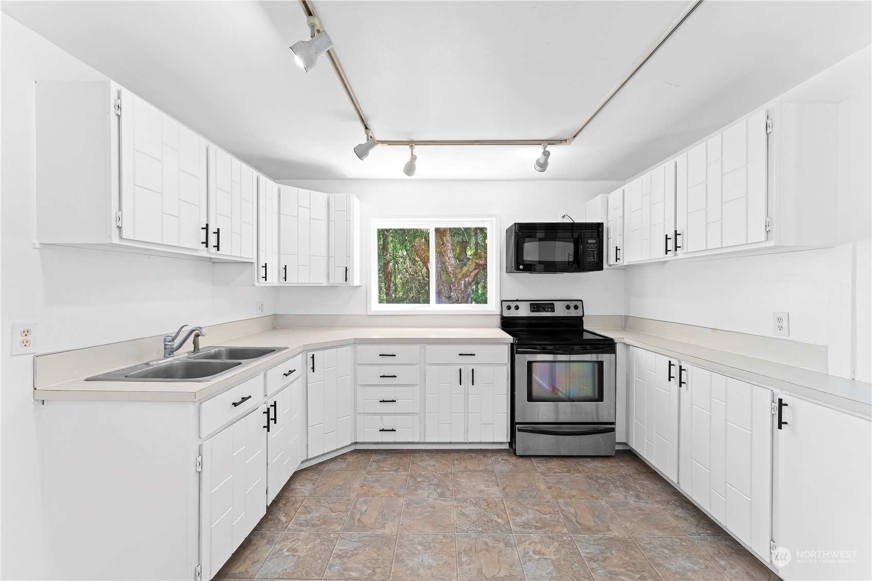 4189 Campbell Road Clinton, WA 98236 - Photo 12 of 39 Gallery Image 12