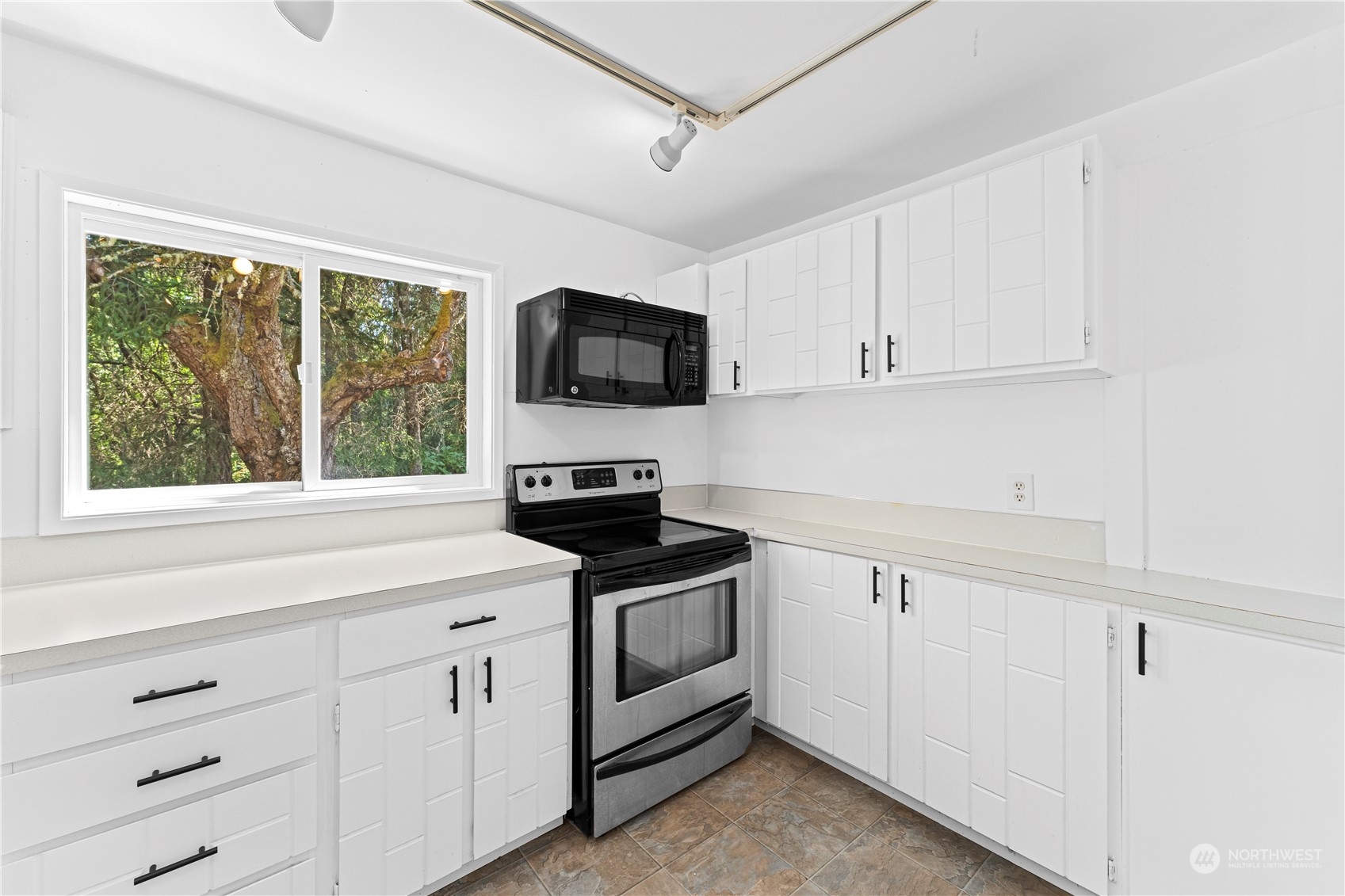 4189 Campbell Road Clinton, WA 98236 - Photo 13 of 39 Gallery Image 13