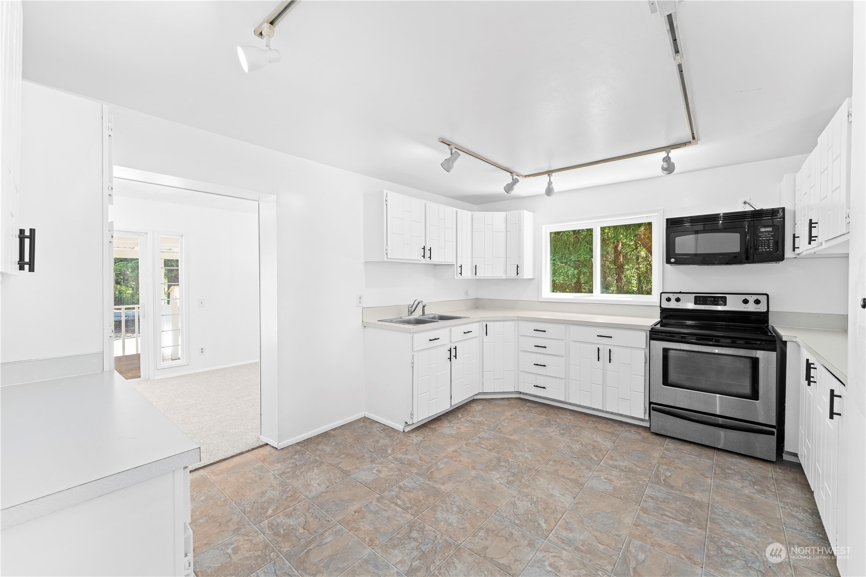 4189 Campbell Road Clinton, WA 98236 - Photo 15 of 39 Gallery Image 15