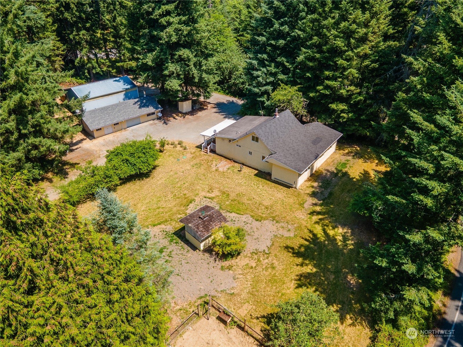 4189 Campbell Road Clinton, WA 98236 - Photo 6 of 39 Gallery Image 6