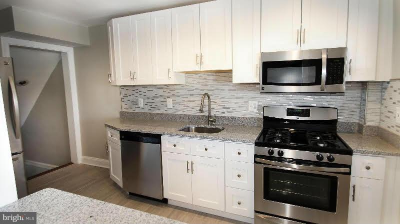 926 Coleridge Road Baltimore, MD 21229 - Photo 4 of 14 Kitchen