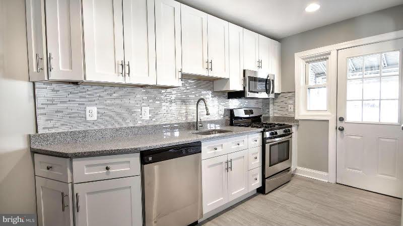 926 Coleridge Road Baltimore, MD 21229 - Photo 5 of 14 Kitchen 2
