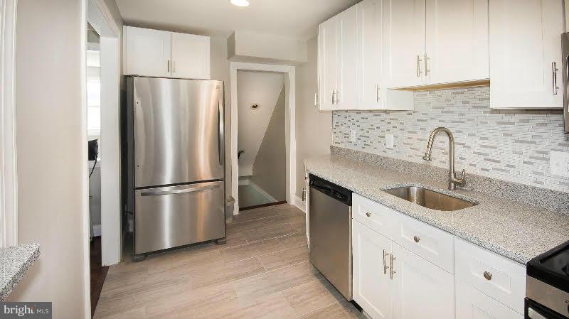 926 Coleridge Road Baltimore, MD 21229 - Photo 6 of 14 Kitchen 3