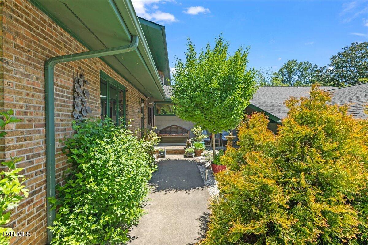 112 Spruce Street Greeneville, TN 37745 - Photo 8 of 102 011-128A8452