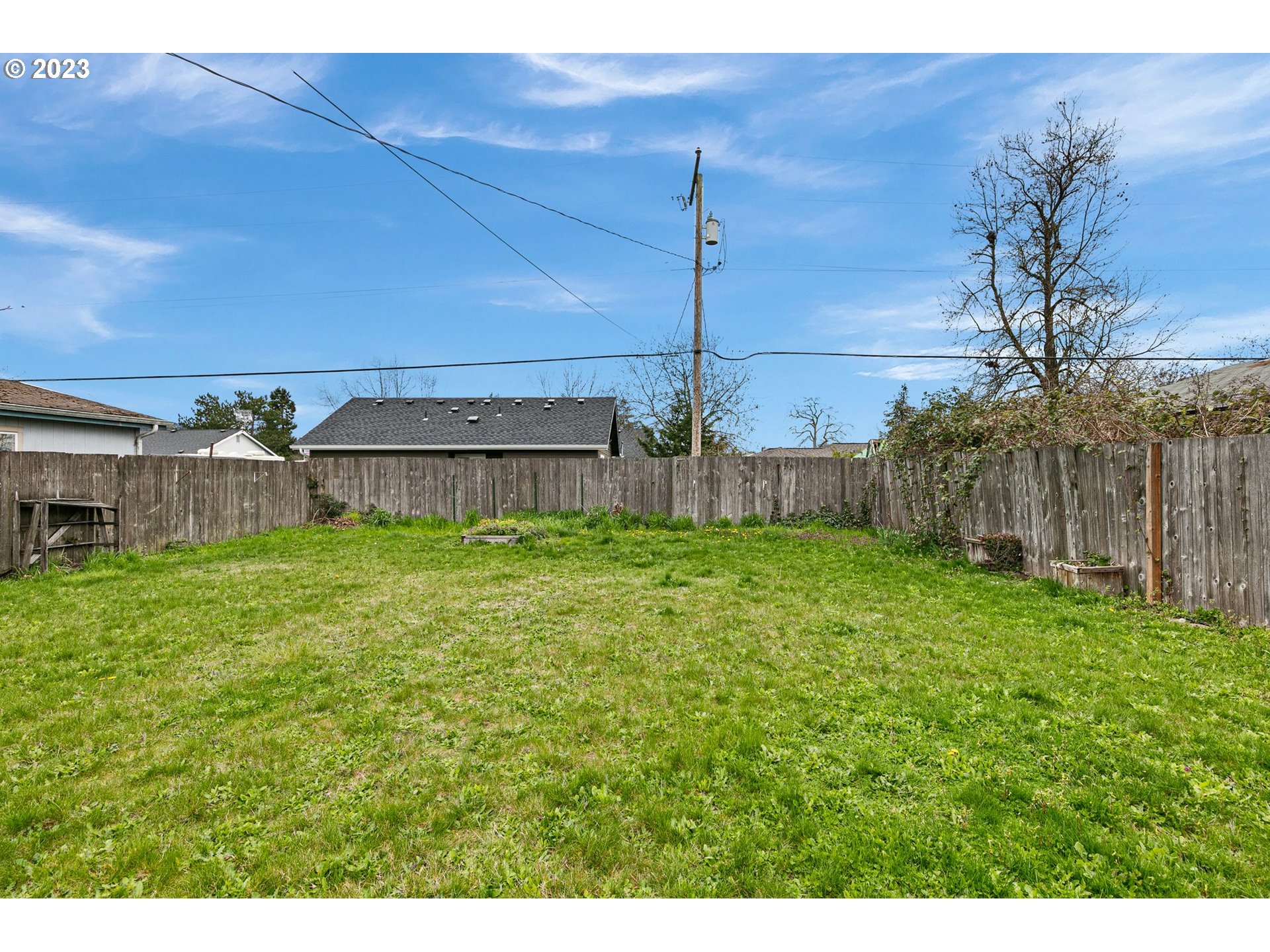 428 34th Street Springfield, OR 97478 - Photo 30 of 32 a view of a house with backyard and garden