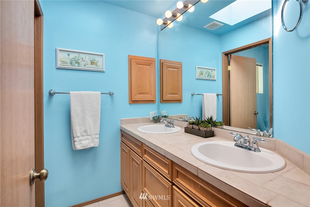 12702 Northeast 200th Place Bothell, WA 98011 - Photo 18 of 22
