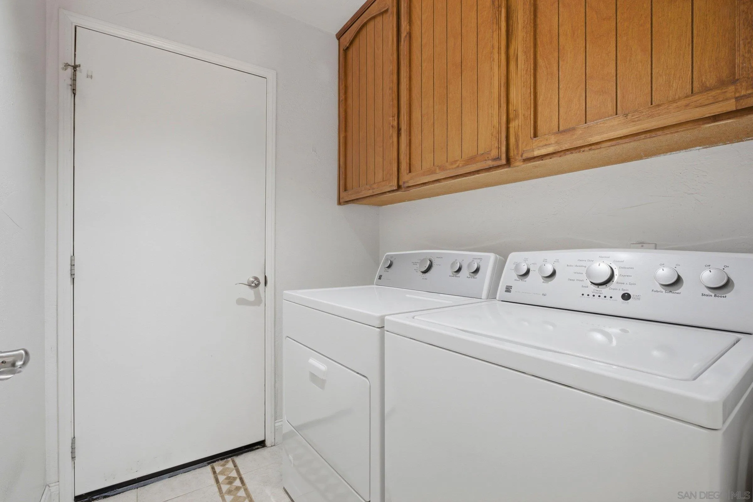 15927 Litten Way Ramona, CA 92065 - Photo 22 of 33 a utility room with dryer and washer