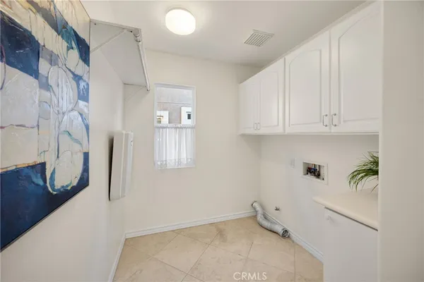 a view of utility room