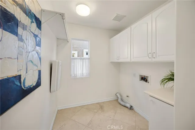 a view of utility room