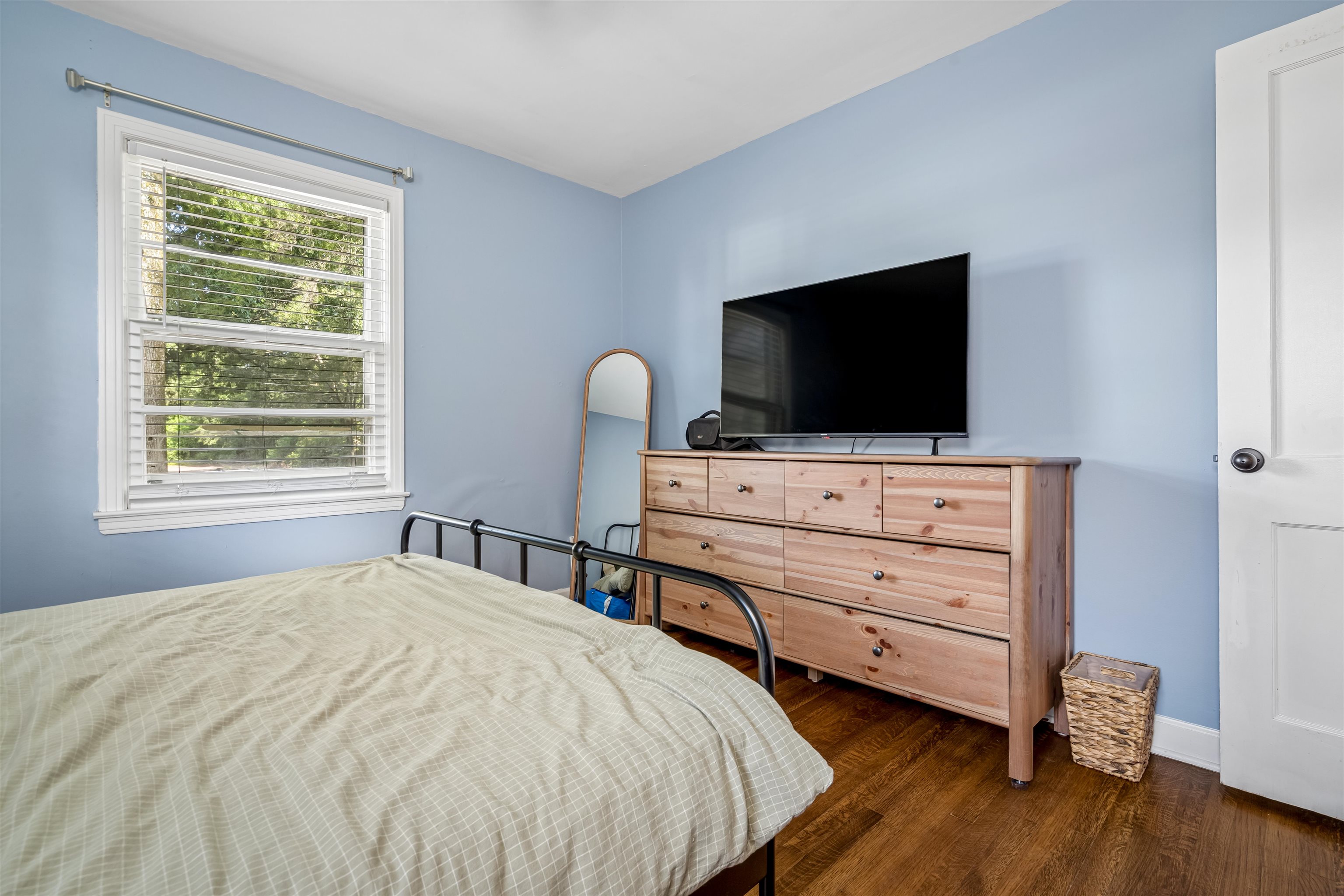 706 North Perkins Road Memphis, TN 38122 - Photo 12 of 20 Hardwood flooring, painted walls, white trim, and a paneled door