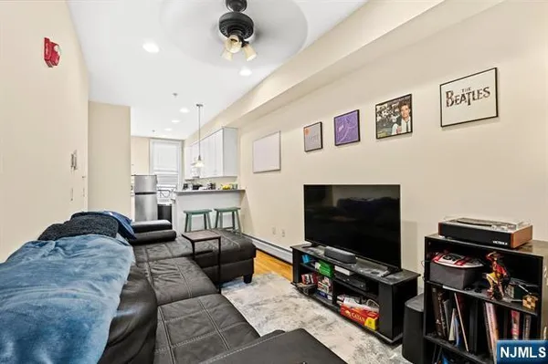$399,000 | 358 3rd Street, Unit 3R, Hoboken, NJ 07030