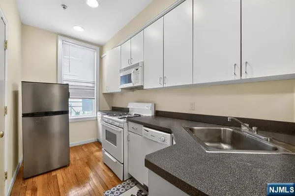 $399,000 | 358 3rd Street, Unit 3R, Hoboken, NJ 07030