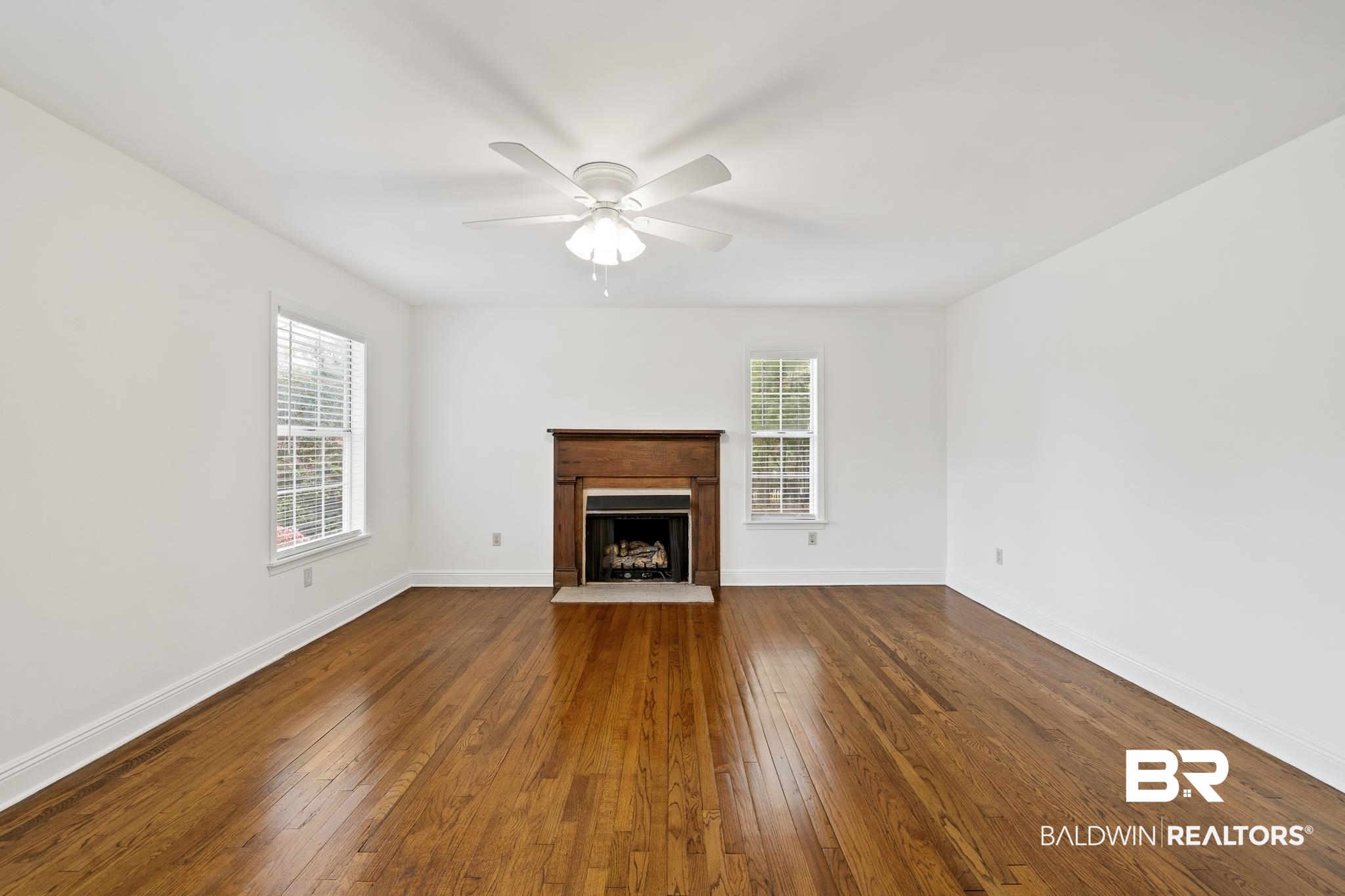 304 Liberty Street Fairhope, AL 36532 - Photo 4 of 25 Livingroom