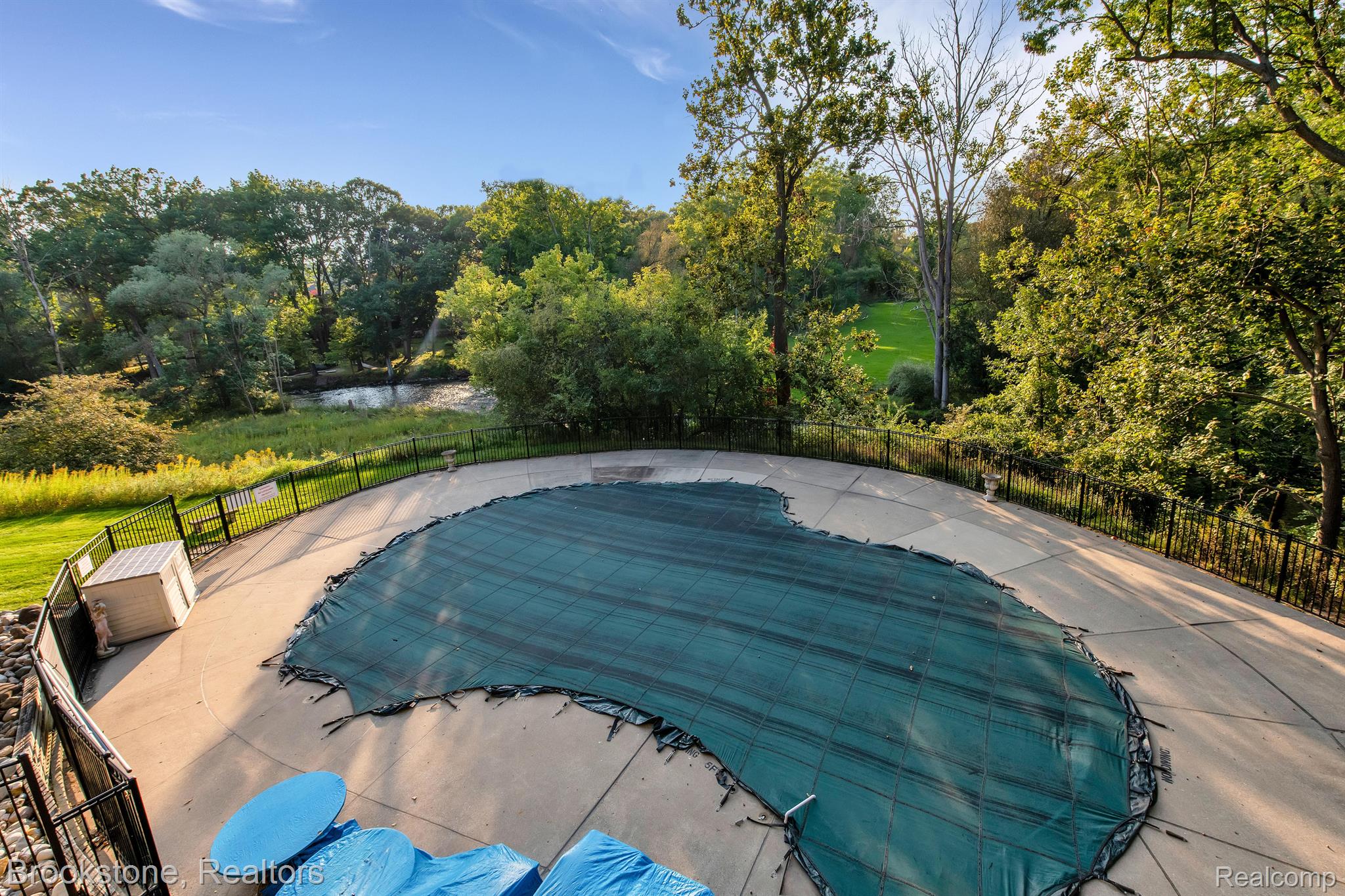 1683 Riverside Drive, Unit 5 Rochester, MI 48309 - Photo 29 of 40 Inground Community Pool