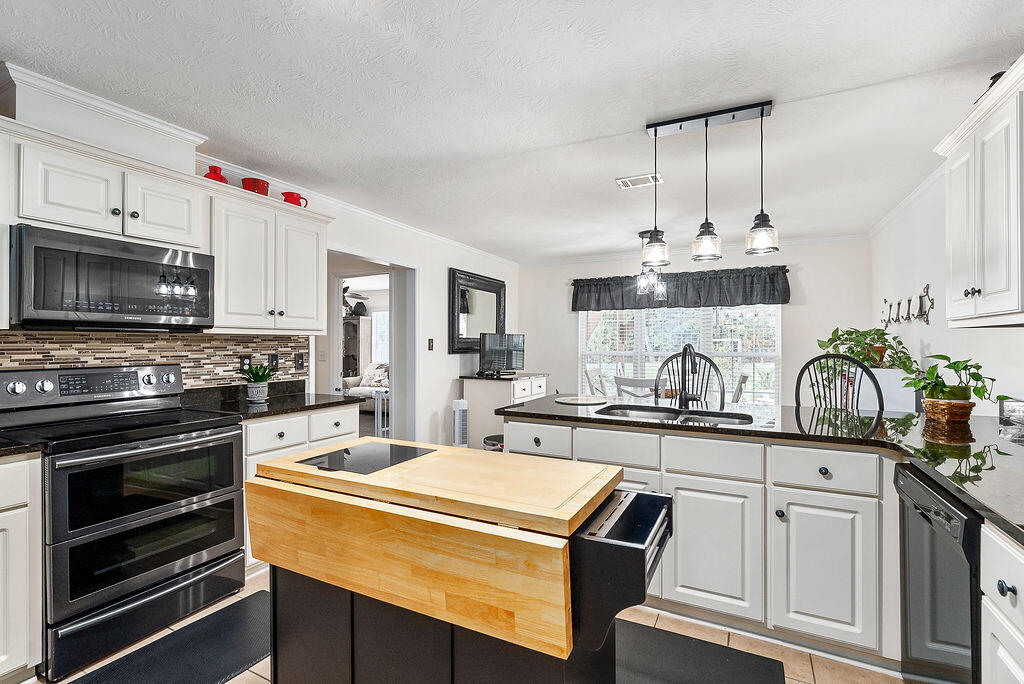 2686 New Hope Circle Hephzibah, GA 30815 - Photo 29 of 74 ©MeghannPadgett_2686NewHopeCircle-27