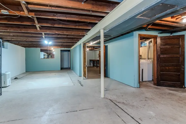 a view of empty room with an empty space