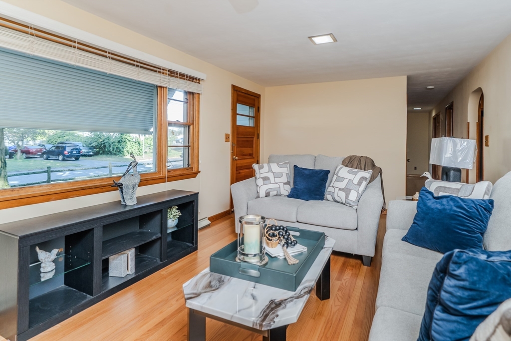 99 Rosewell Street Springfield, MA 01109 - Photo 3 of 33