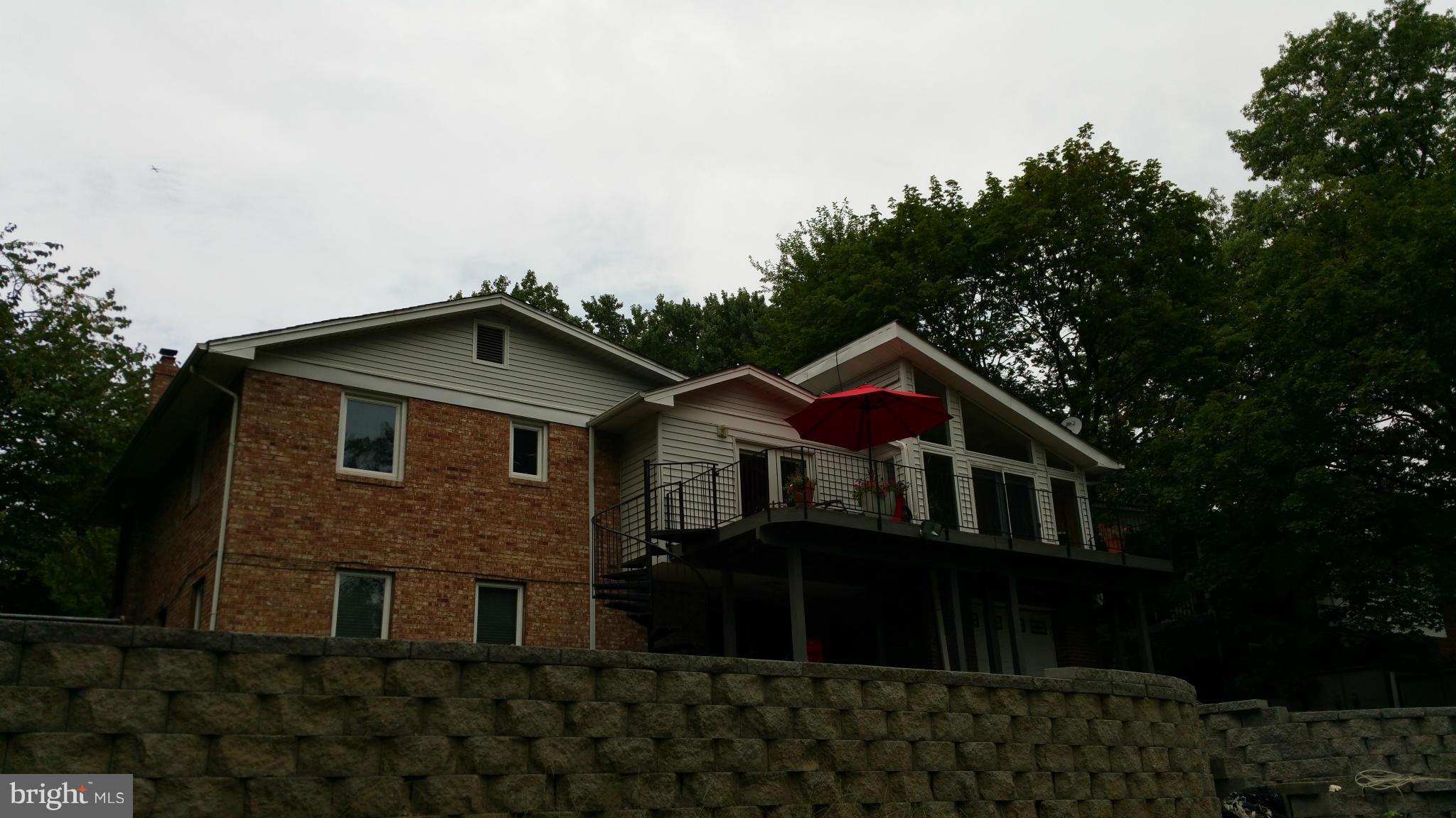 Exterior (Rear)