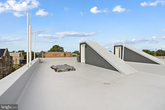 a view of terrace with city view