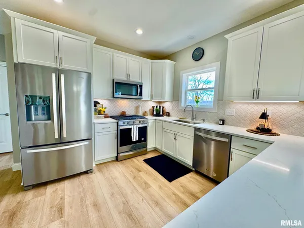 $599,900 | 107 Samuel Court, Washington, IL 61571