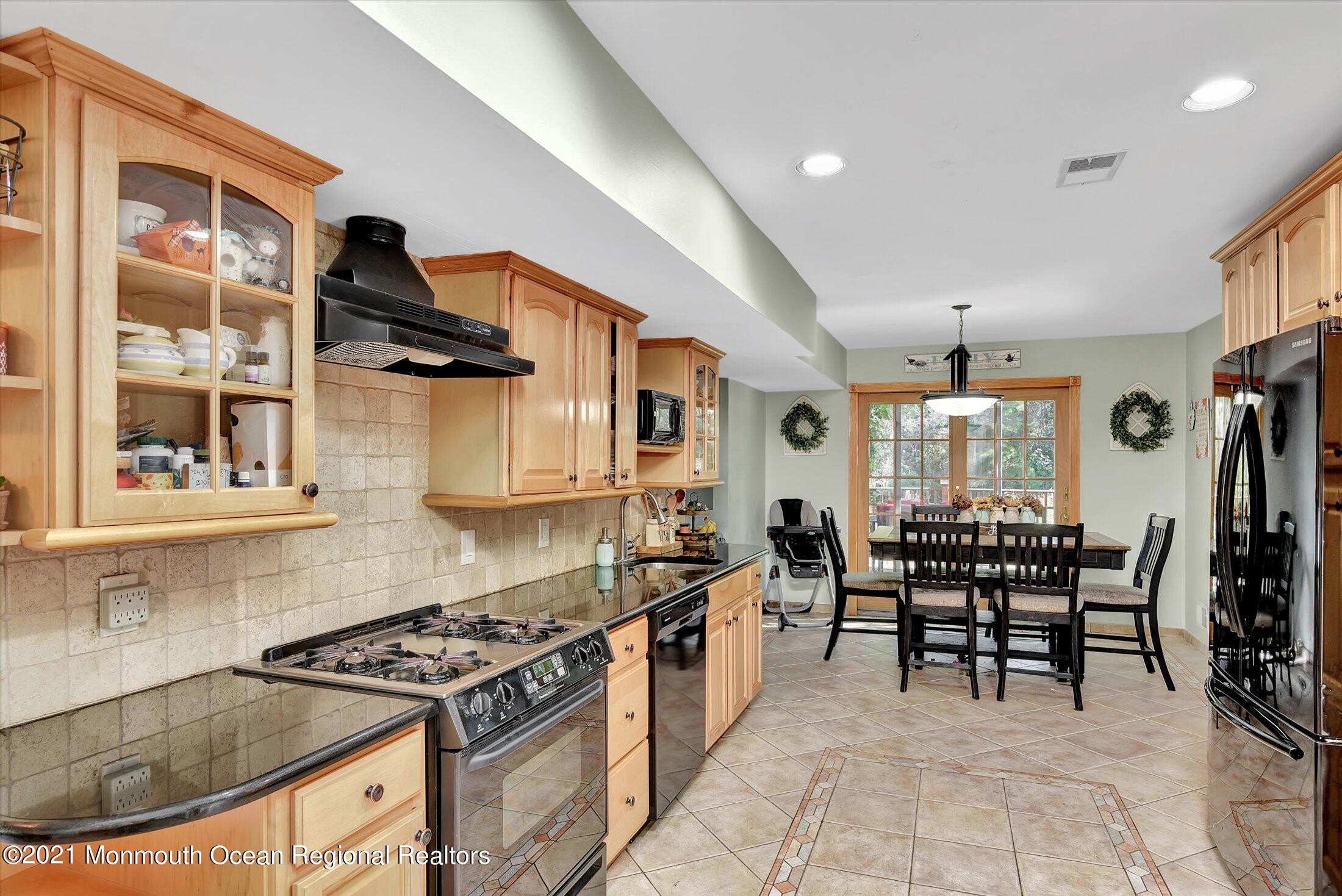 74 Higgins Road Old Bridge, NJ 08857 - Photo 5 of 29 10-Kitchen