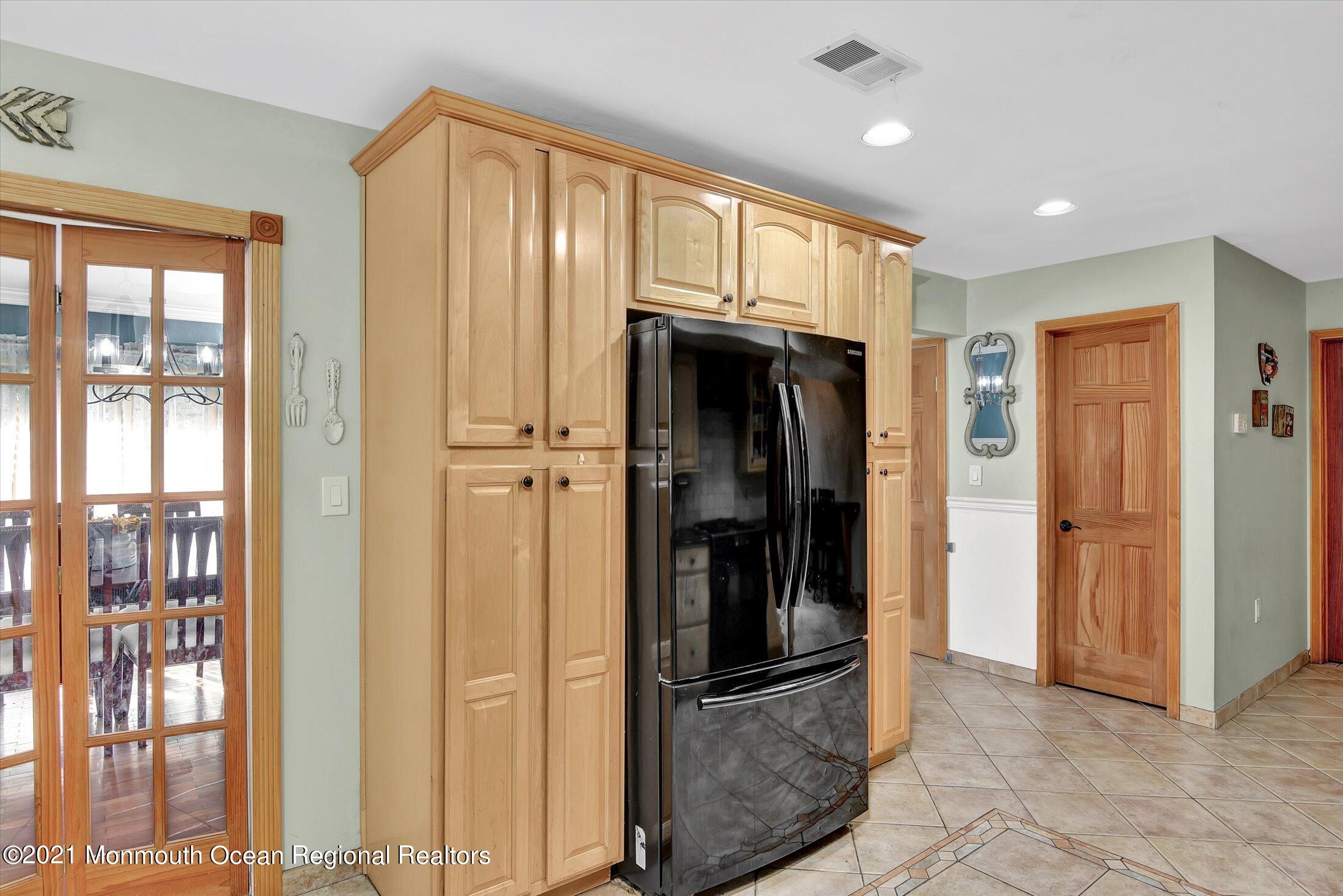 74 Higgins Road Old Bridge, NJ 08857 - Photo 7 of 29 11-Kitchen
