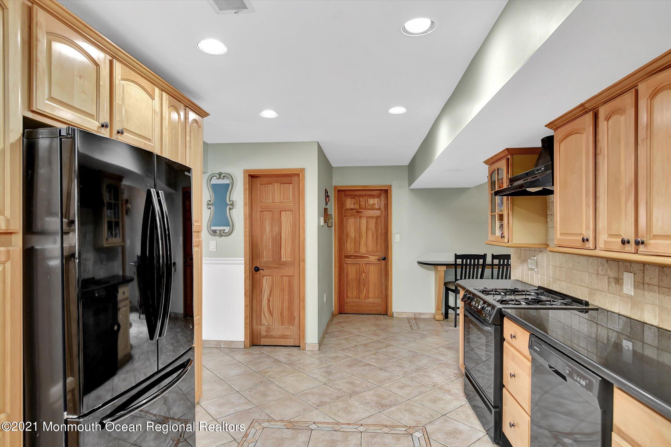 74 Higgins Road Old Bridge, NJ 08857 - Photo 8 of 29 12-Kitchen