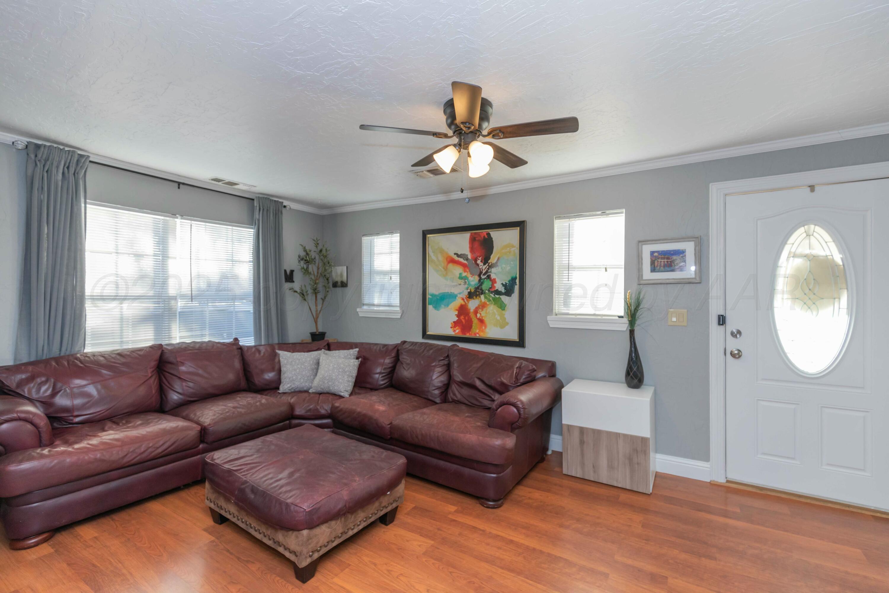 401 Sunset Terrace Amarillo, TX 79106 - Photo 4 of 15 Living 1