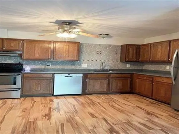 $2,300 | 7 Autumn Leaf Drive, Unit 11, Nashua, NH 03060