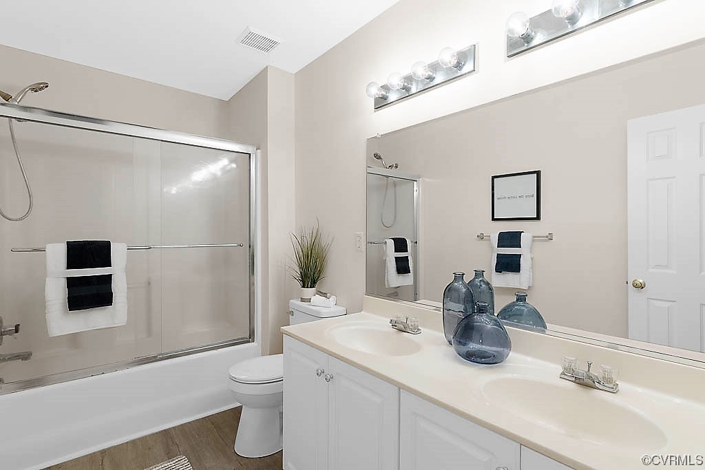 14300 Princess Mary Road Chesterfield, VA 23838 - Photo 26 of 40 Hall bath with double sinks