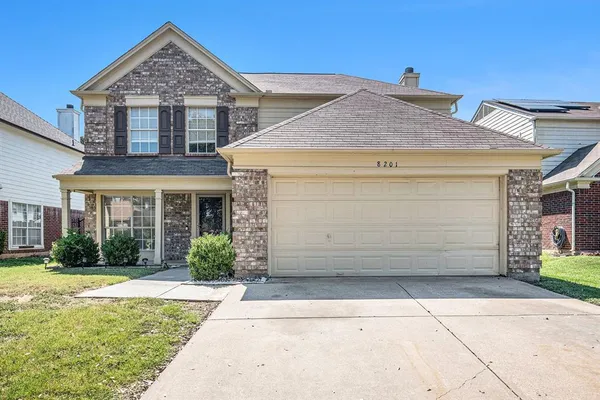 $2,175 | 8201 Cloverglen Lane, Fort Worth, TX 76123
