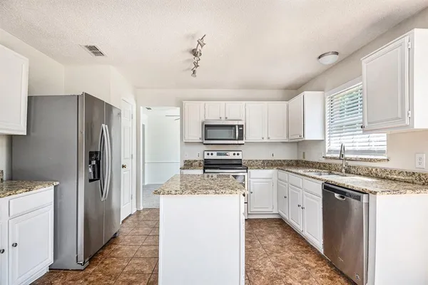 $2,175 | 8201 Cloverglen Lane, Fort Worth, TX 76123