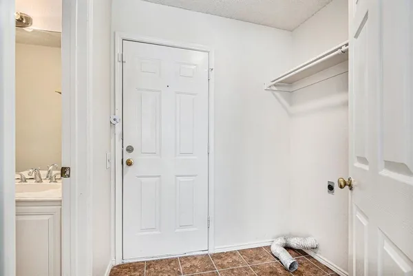 $2,175 | 8201 Cloverglen Lane, Fort Worth, TX 76123