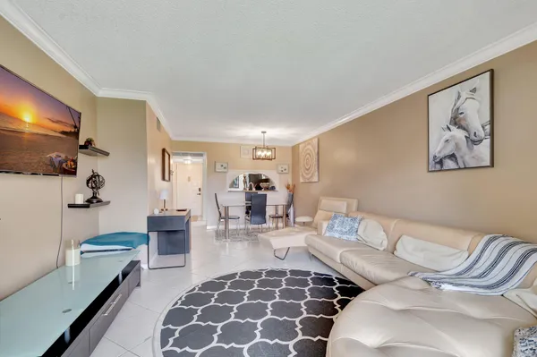 $2,500 | 7101 Golf Colony Court, Unit 102, Lake Worth, FL 33467