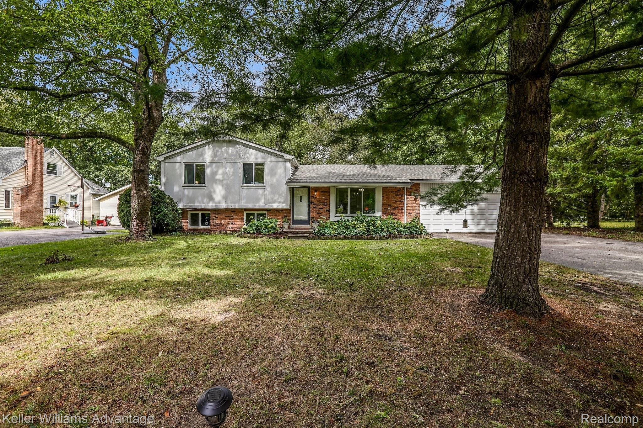 2636 Potter Road Wixom, MI 48393 - Photo 2 of 22 Front view with large yard