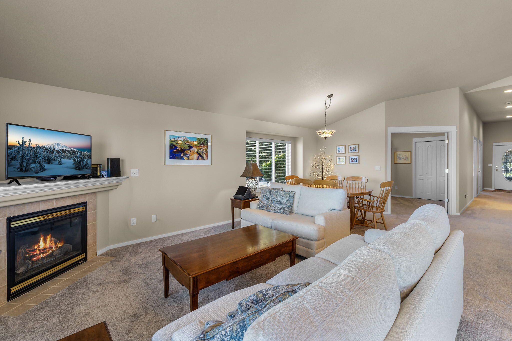 3626 Southwest 29th Street Redmond, OR 97756 - Photo 9 of 31 great room/living room