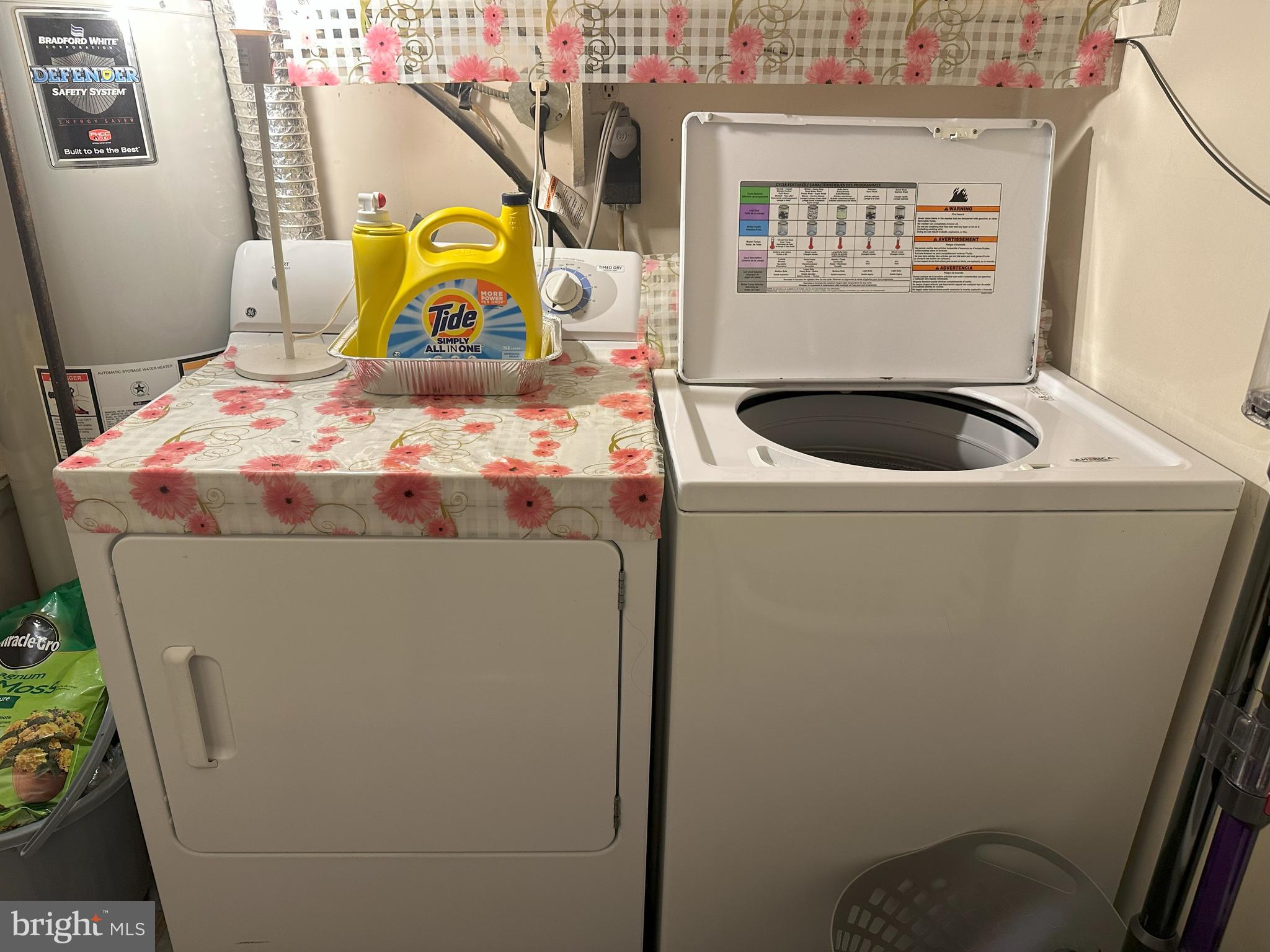 7525 Calvert Street Philadelphia, PA 19152 - Photo 11 of 38 a utility room with dryer and washer