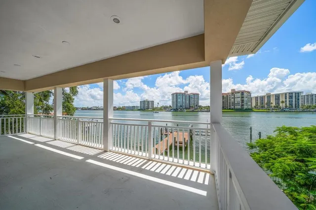 $2,150,000 | 733 Bay Esplanade, Clearwater Beach, FL 33767