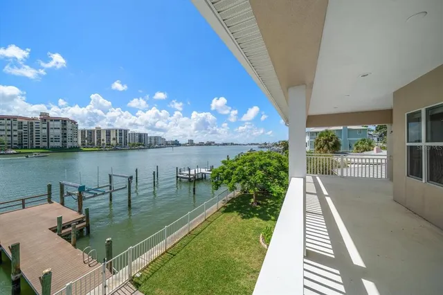 $2,150,000 | 733 Bay Esplanade, Clearwater Beach, FL 33767