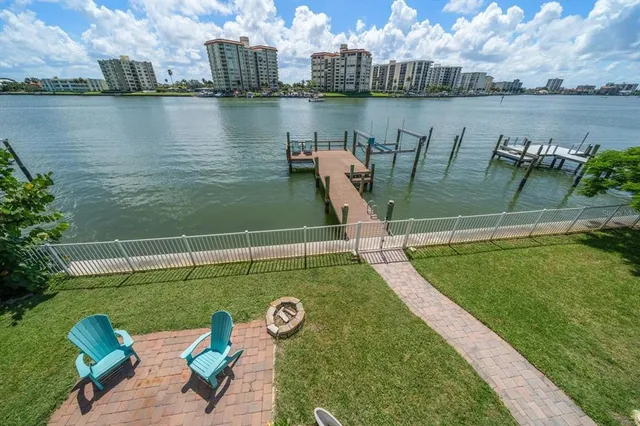 $2,150,000 | 733 Bay Esplanade, Clearwater Beach, FL 33767