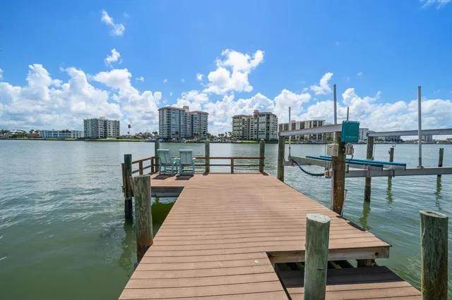 $2,150,000 | 733 Bay Esplanade, Clearwater Beach, FL 33767