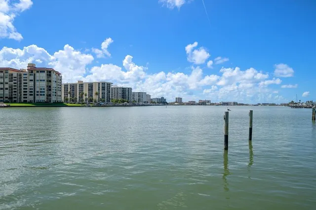 $2,150,000 | 733 Bay Esplanade, Clearwater Beach, FL 33767
