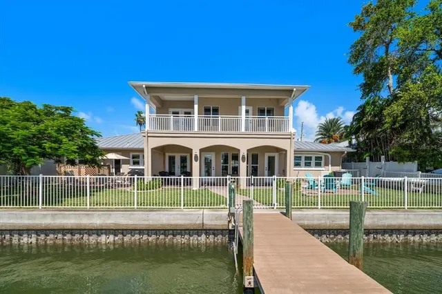 $2,150,000 | 733 Bay Esplanade, Clearwater Beach, FL 33767