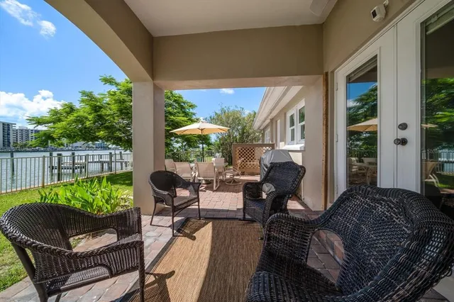 $2,150,000 | 733 Bay Esplanade, Clearwater Beach, FL 33767