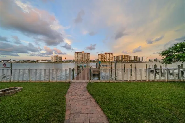 $2,150,000 | 733 Bay Esplanade, Clearwater Beach, FL 33767