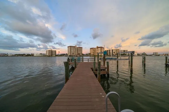 $2,150,000 | 733 Bay Esplanade, Clearwater Beach, FL 33767