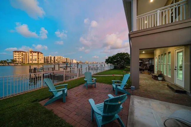 $2,150,000 | 733 Bay Esplanade, Clearwater Beach, FL 33767