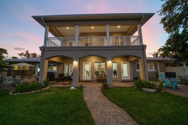 $2,150,000 | 733 Bay Esplanade, Clearwater Beach, FL 33767