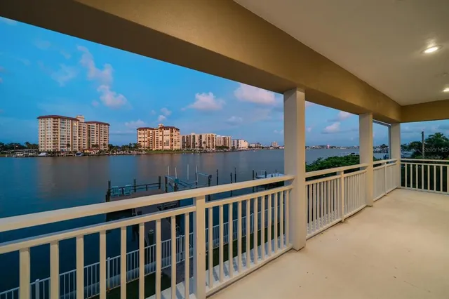 $2,150,000 | 733 Bay Esplanade, Clearwater Beach, FL 33767